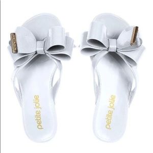 NEW!! Girls Petite Jolie Nassau White Patent Flip Flop Size 2Y